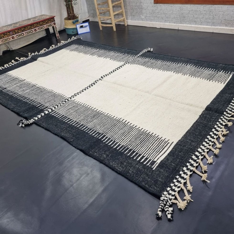 Zwart-wit Zanafi kilim vloerkleed