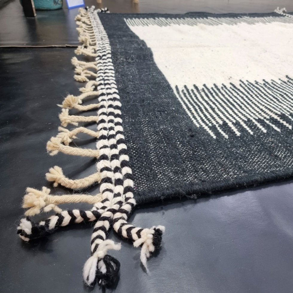Zwart-wit Zanafi kilim vloerkleed