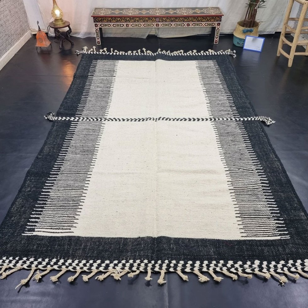 Zwart-wit Zanafi kilim vloerkleed