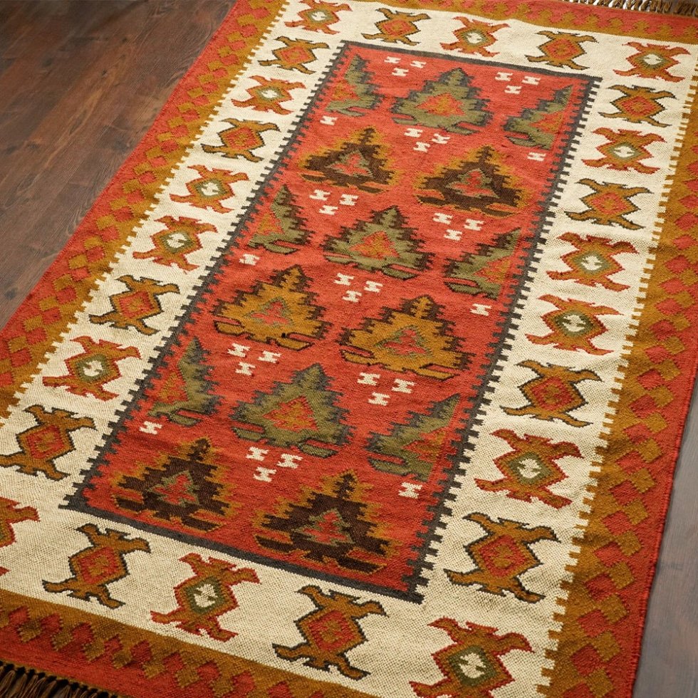 Op kerst geïnspireerd indisch kilim vloerkleed