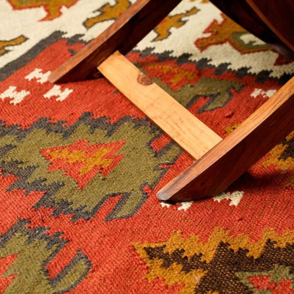 Op kerst geïnspireerd indisch kilim vloerkleed