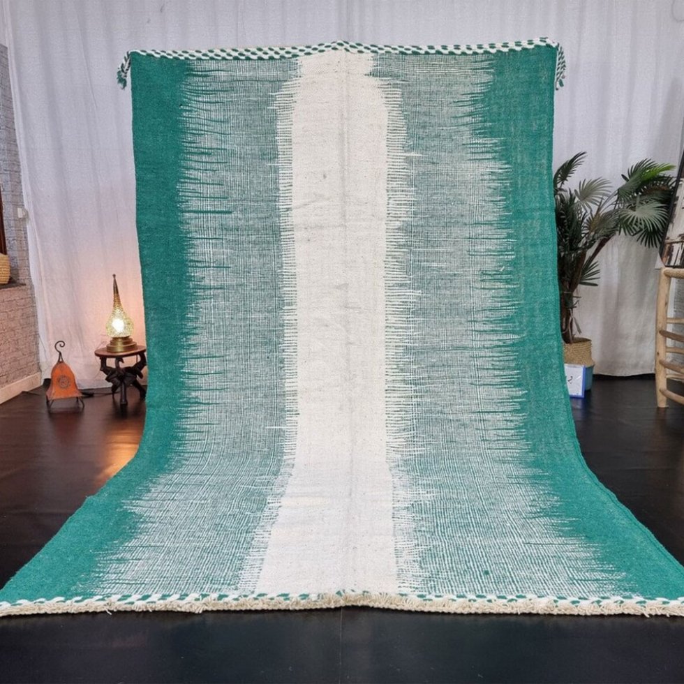 Groen vintage marokkaans kilim vloerkleed