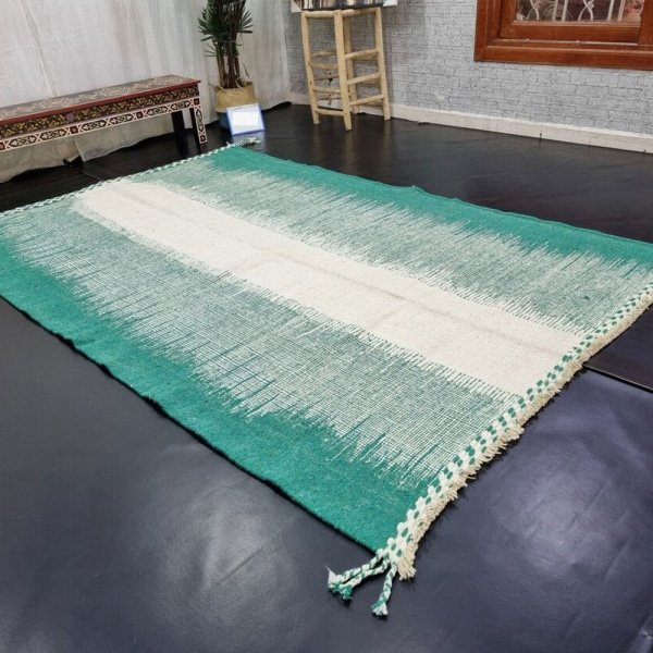 Groen vintage marokkaans kilim vloerkleed