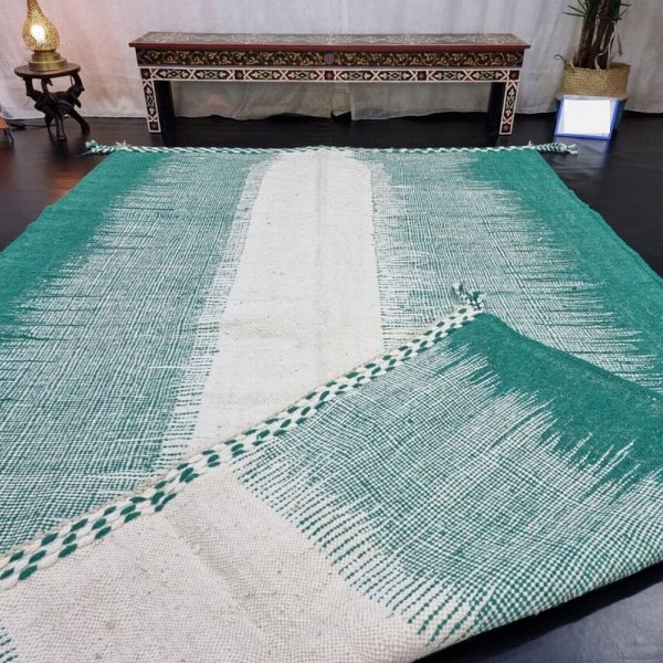 Groen vintage marokkaans kilim vloerkleed