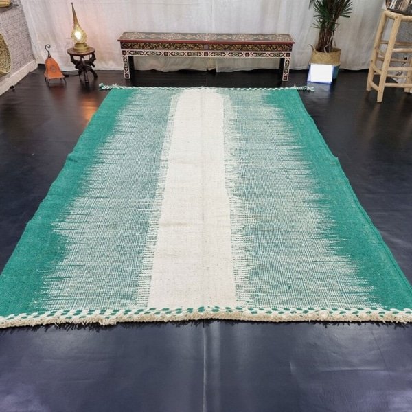 Groen vintage marokkaans kilim vloerkleed