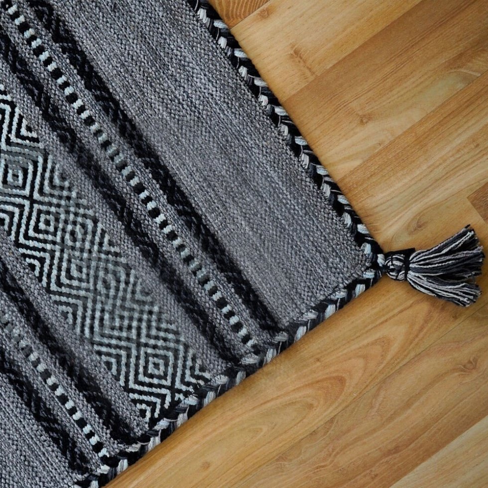 Handgemaakt zwart modern kilim vloerkleed