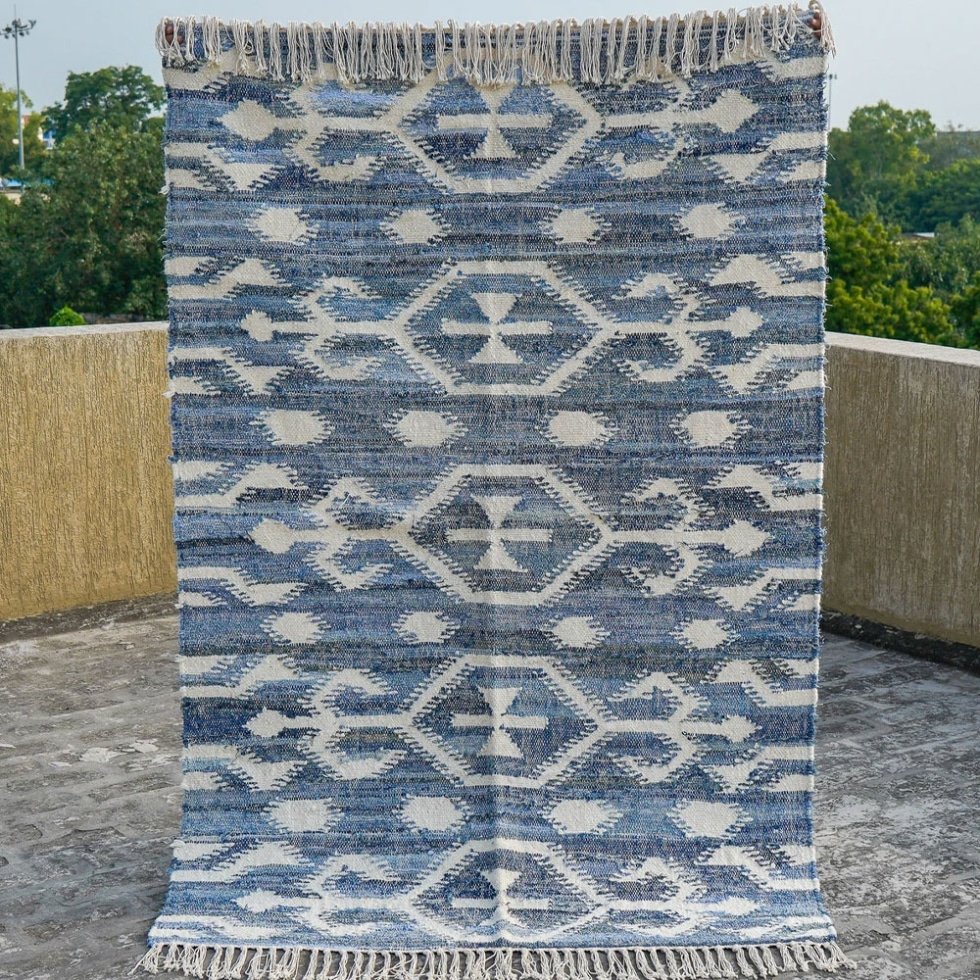 Handgemaakt klassiek patroon blauw kilim vloerkleed