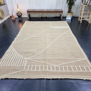 Beige effen kelim Marokkaans tapijt