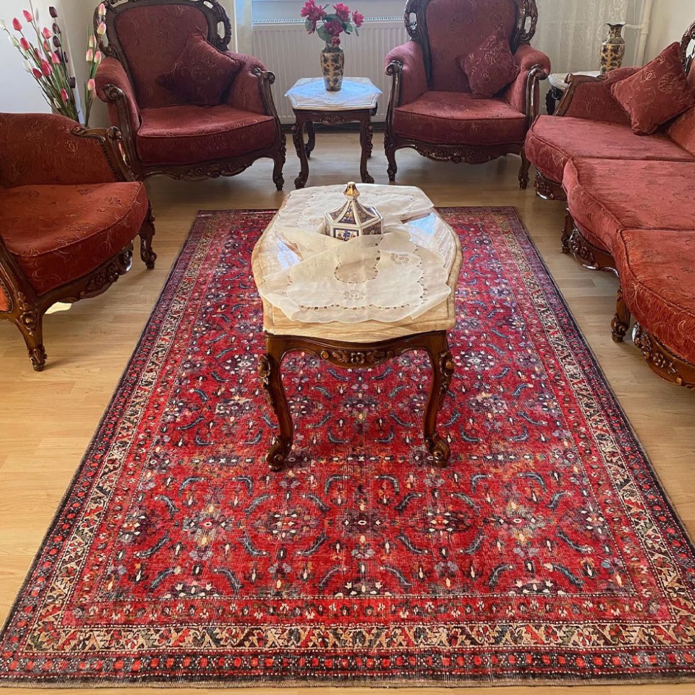 Rood wasbaar tapijt in Oushak-stijl