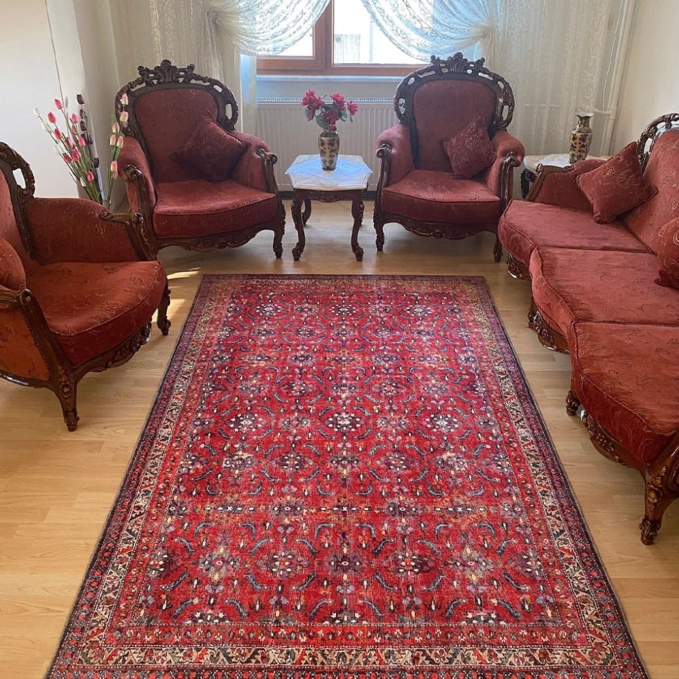 Rood wasbaar tapijt in Oushak-stijl