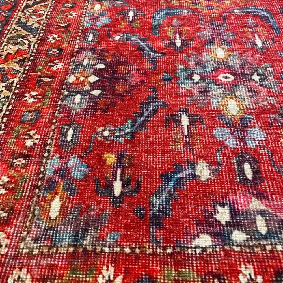 Rood wasbaar tapijt in Oushak-stijl