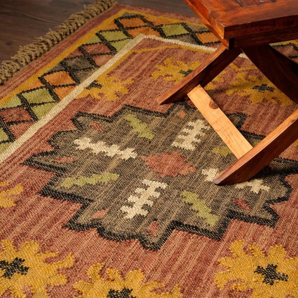 Rood vervaagd kelimdeken in navajo stijl