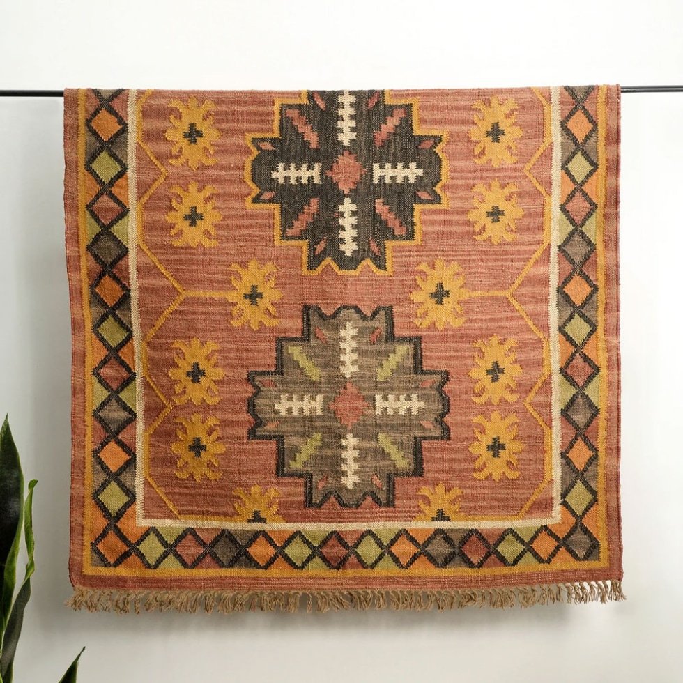 Rood vervaagd kelimdeken in navajo stijl