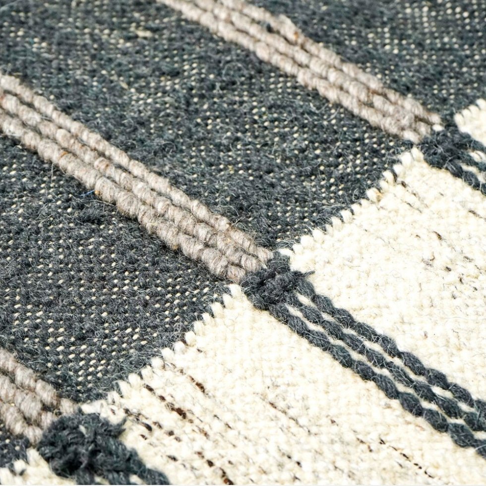 Scandinavisch zwart-wit kelim tapijt
