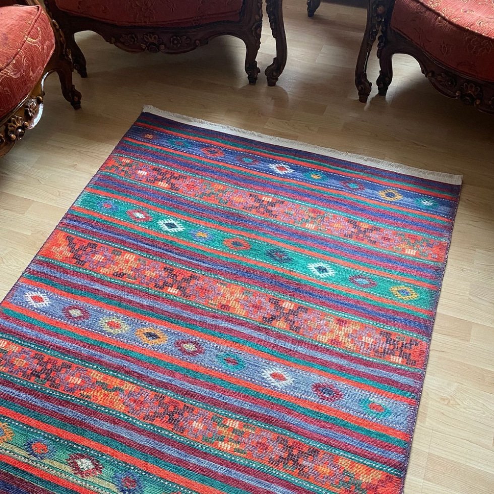Gestreept tapijt in Afghaanse stijl