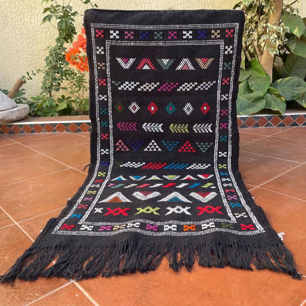 Zwart Akhnif Berber kelim tapijt