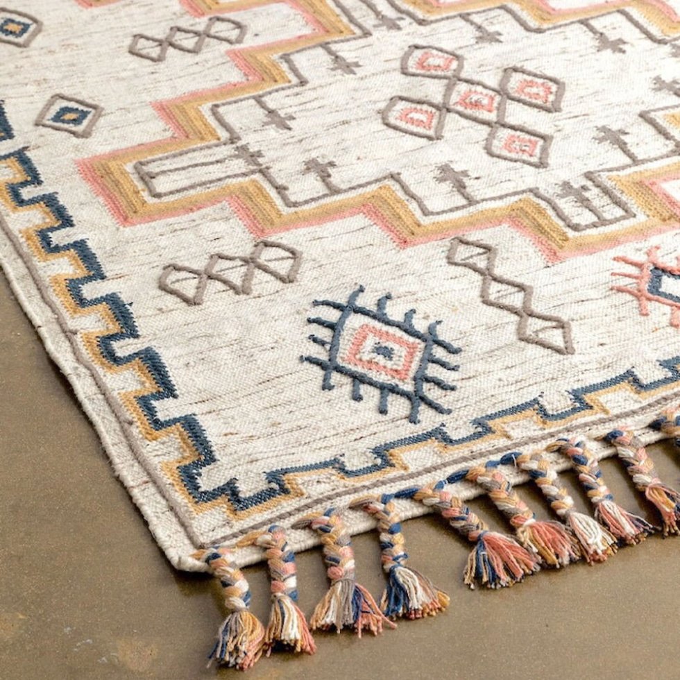 Traditioneel etnisch indisch kilim vloerkleed