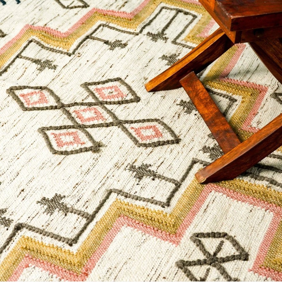 Traditioneel etnisch indisch kilim vloerkleed