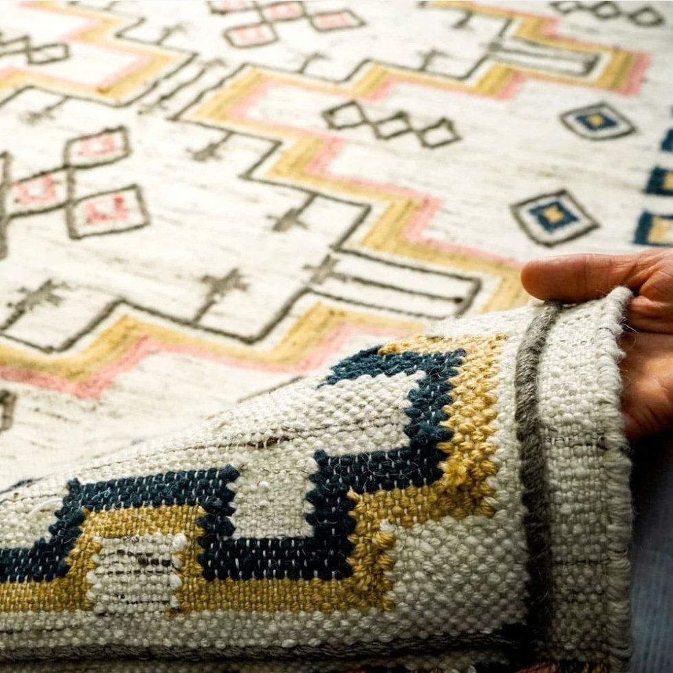 Traditioneel etnisch indisch kilim vloerkleed