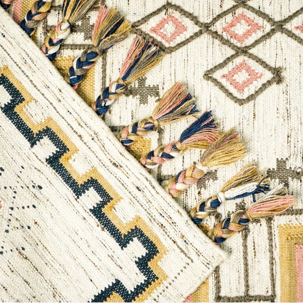 Traditioneel etnisch indisch kilim vloerkleed
