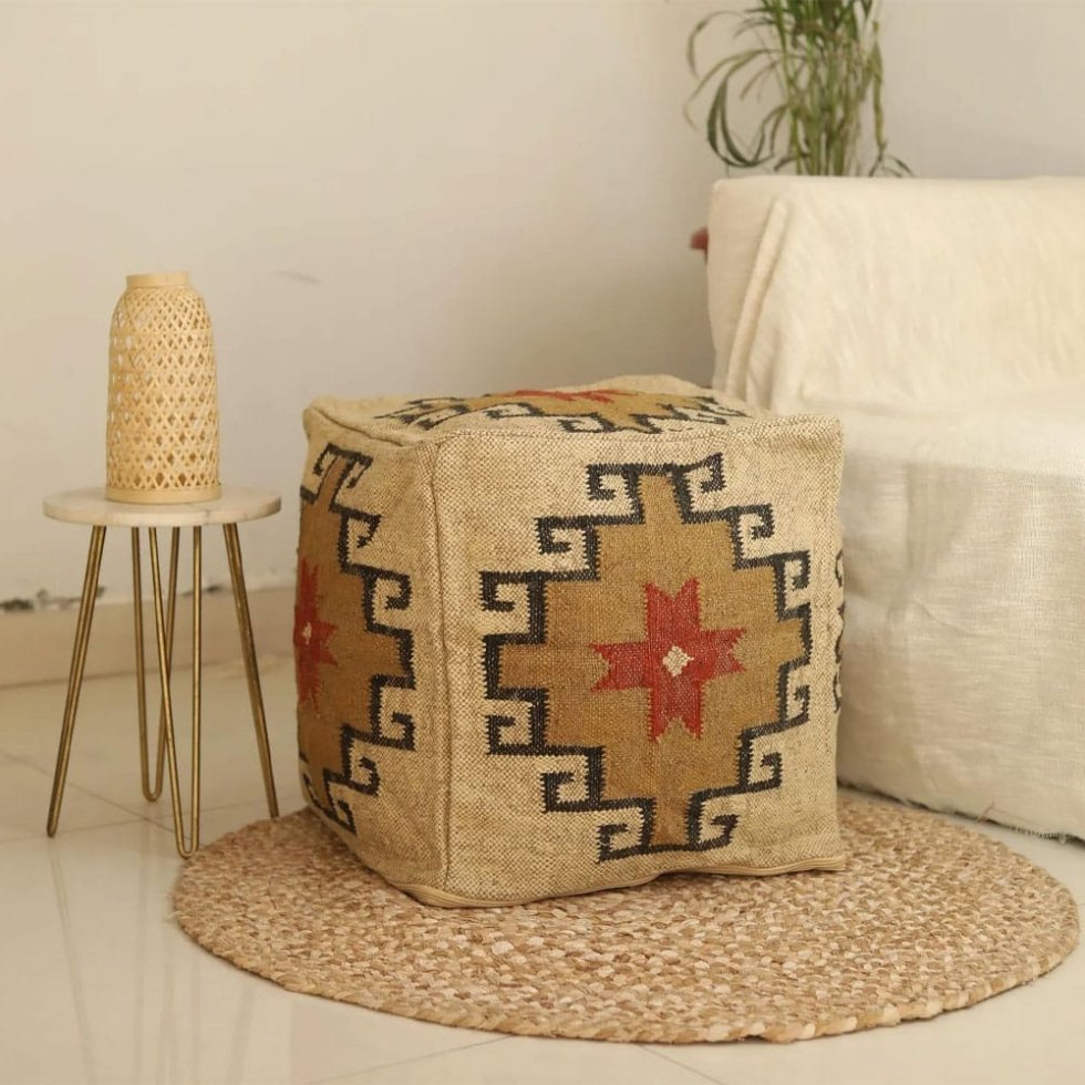 Beige wollen kelim poef